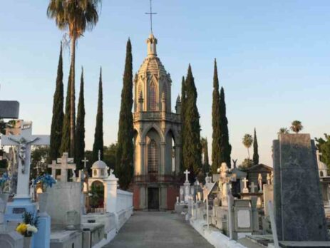 la-nina-del-cementerio-historia-de-terror